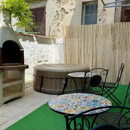 Lungarno - Giardino E Vasca *