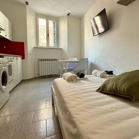 Lungarno - Giardino E Vasca *